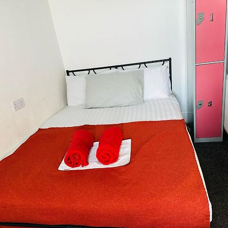 Backpackers Blackpool Hotel & Suites Esterno foto