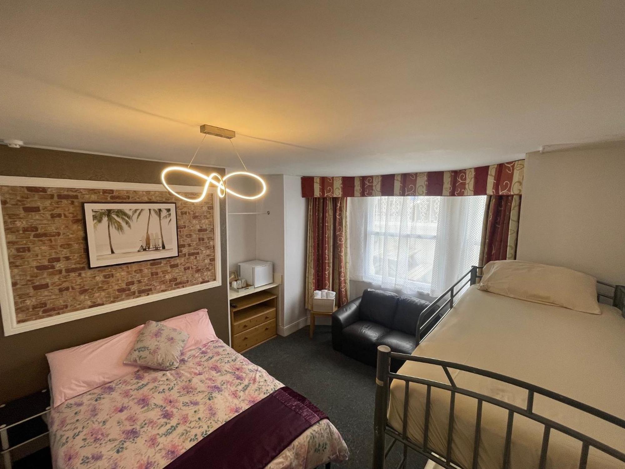 Backpackers Blackpool Hotel & Suites Esterno foto
