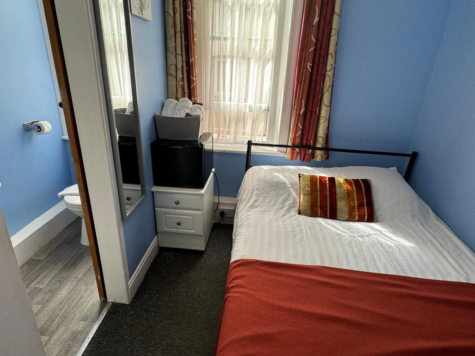 Backpackers Blackpool Hotel & Suites Esterno foto