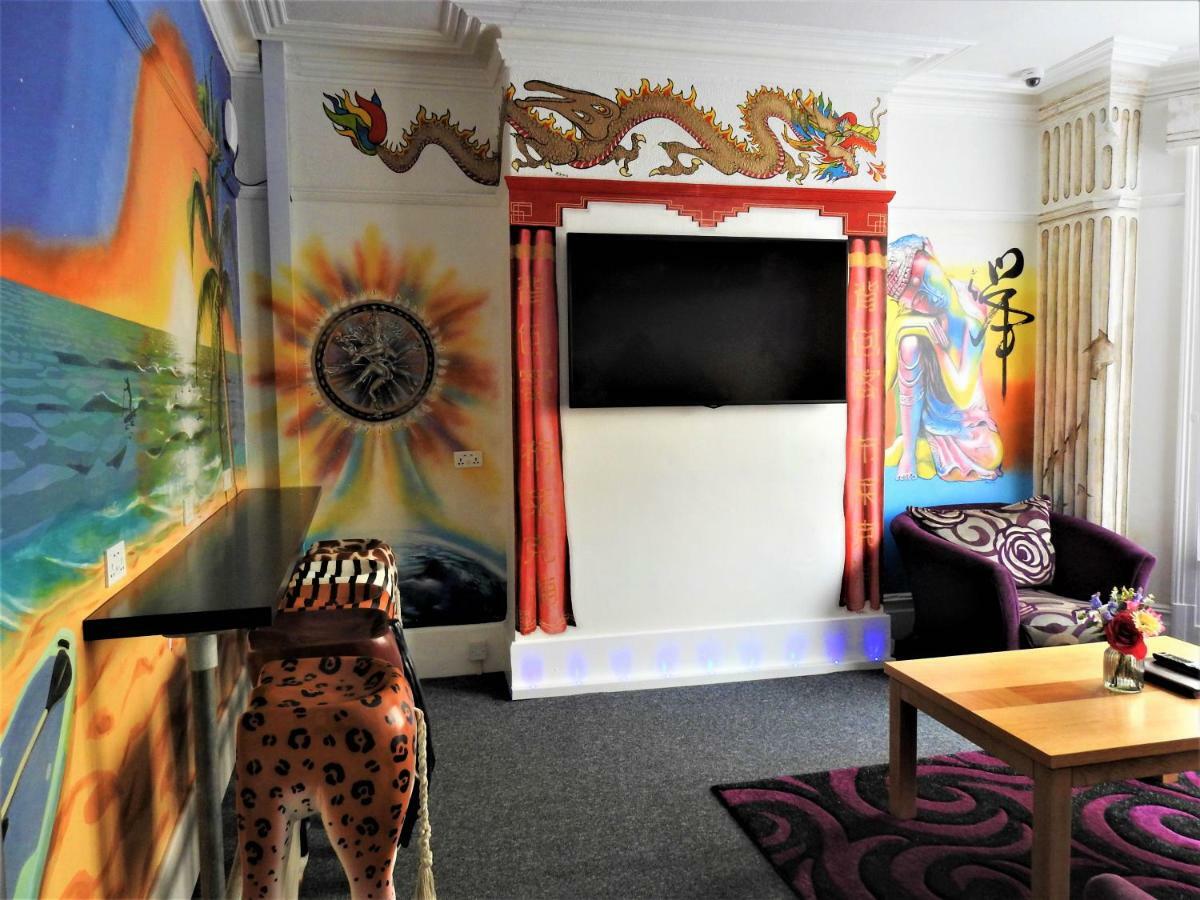 Backpackers Blackpool Hotel & Suites Esterno foto